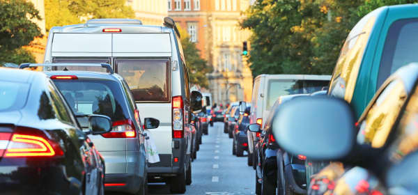 Stau auf einer Straße in Hamburg