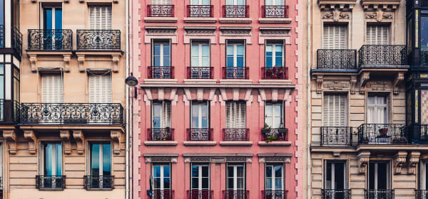 Vollansicht von einer Reihe Bestandsimmobilien