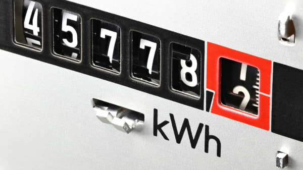 Nahansicht eines alten, nicht digitalen Stromzählers