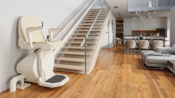 Treppenlift für eine Etage in modernem Wohnzimmer