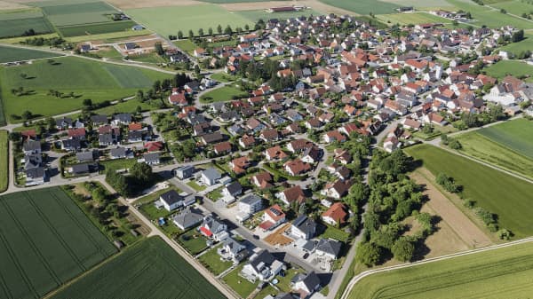 Luftansicht einer Ortschaft in Deutschland