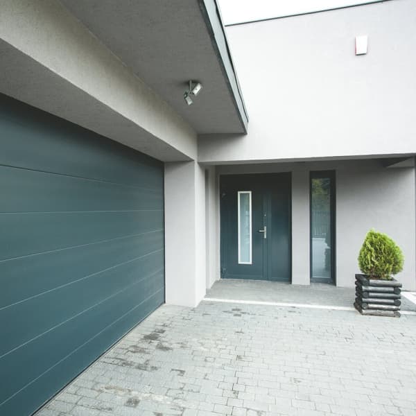 Garage und Hauseingang