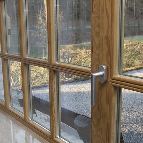 Holzfenster mit Querstreben Rustikal