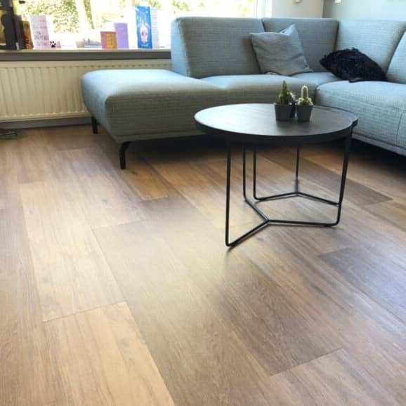 Vinylboden in Holzoptik im Wohnzimmer