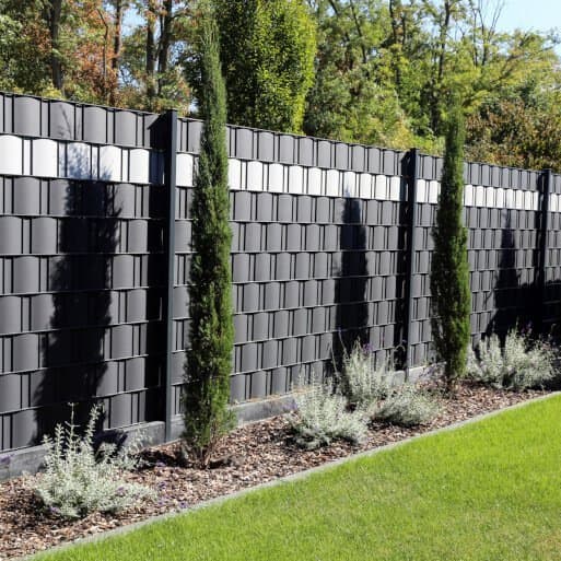 Sichtschutzzaun im Garten