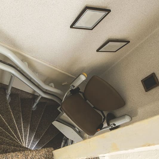 Rundtreppe mit einem Treppenlift