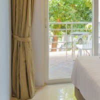 Balkontür mit Gardine