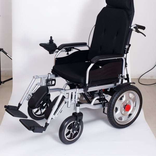 Moderner E-Rollstuhl für optimale Mobilität und Komfort