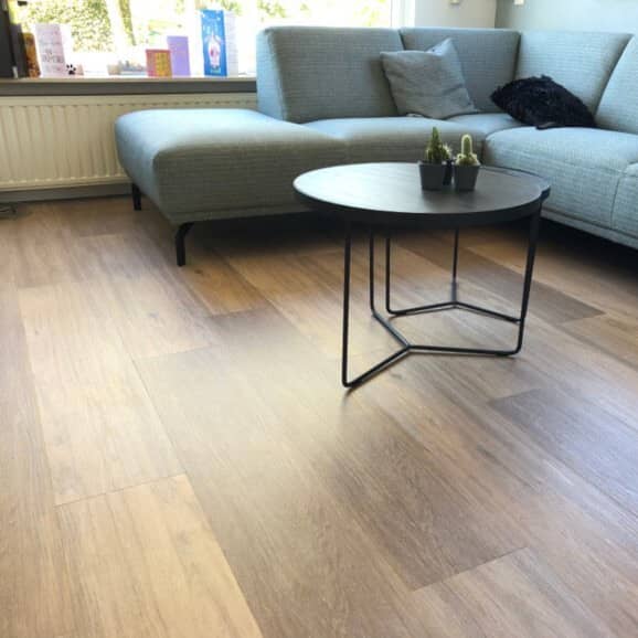 Vinylboden in Holzoptik im Wohnzimmer