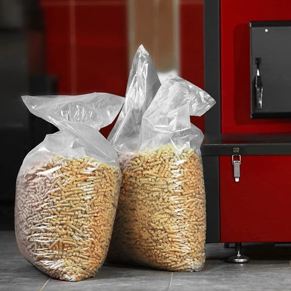 Pelletheizung mit zwei Vorratssäcken Pellets