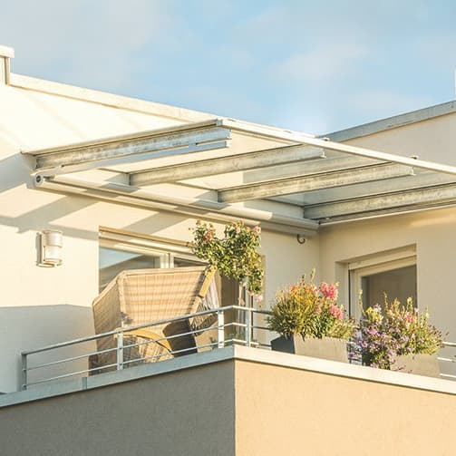 Balkon mit Terrassenvordach