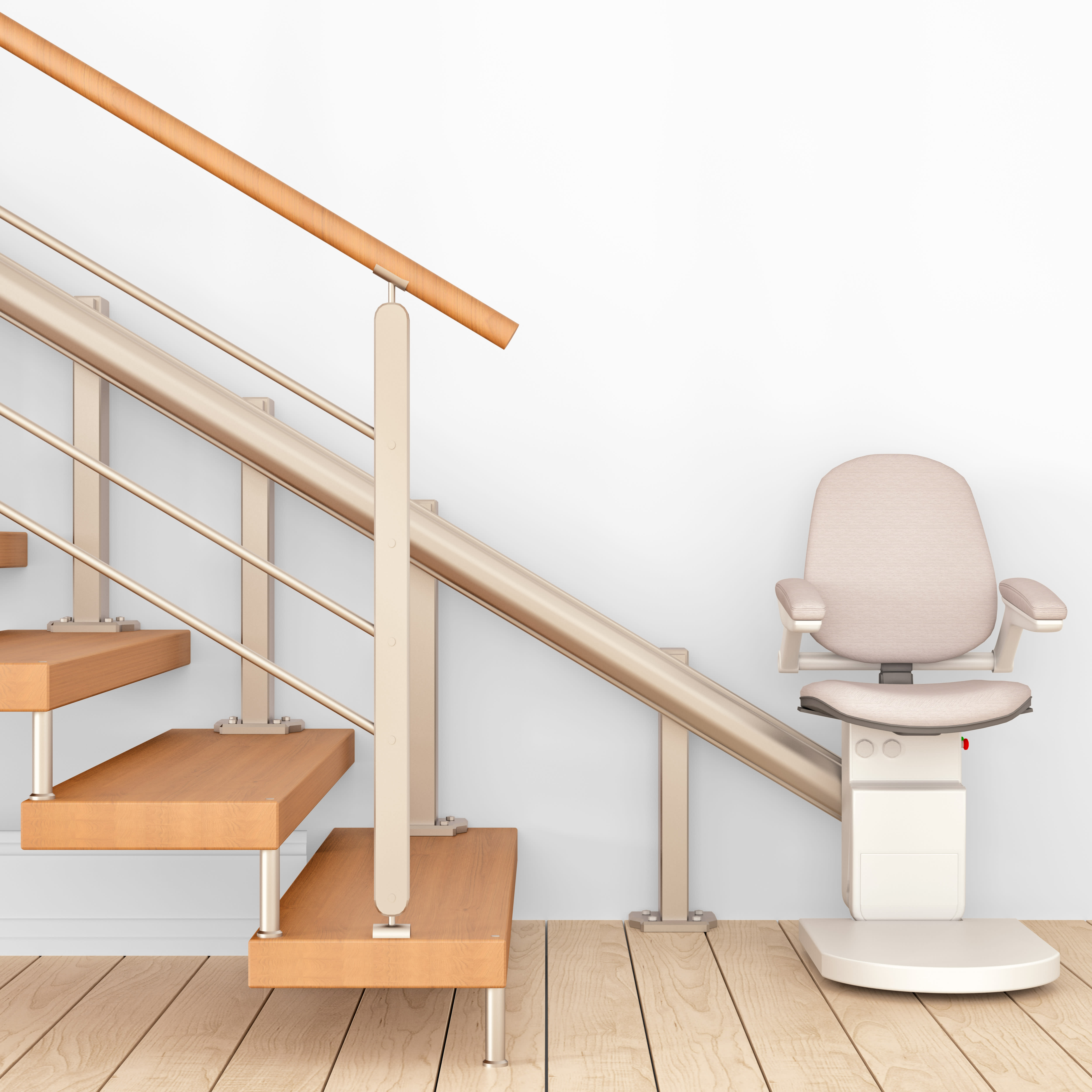 Moderner Treppenlift am Fuß einer Treppe mit Holzstufen auf Dielenboden vor weißer Wand