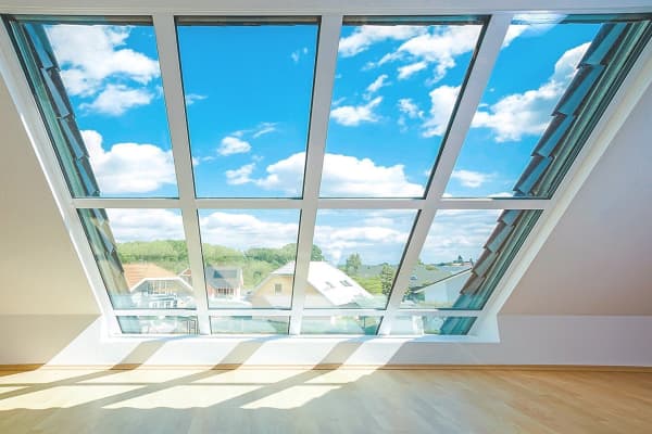 Dachfenster mit Panorama-Blick