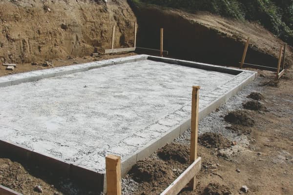 Fundament aus Beton für eine Garage