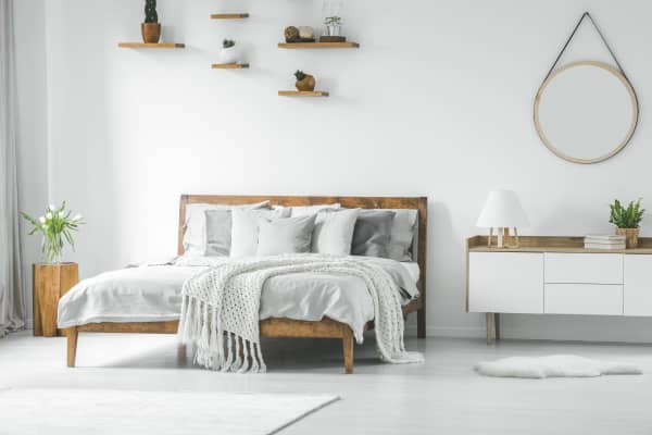 Helle Schlafzimmereinrichtung