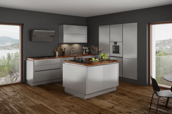 moderne grifflose Küche in weiß mit Kücheninsel und dunkler Holzarbeisplatte