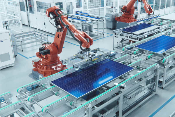 Fabrik zur Herstellung von Solarmodulen von innen