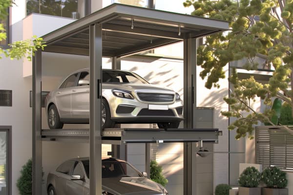 Versenkbare Garage vor einem Wohnhaus hat je ein Auto auf zwei Ebenen.