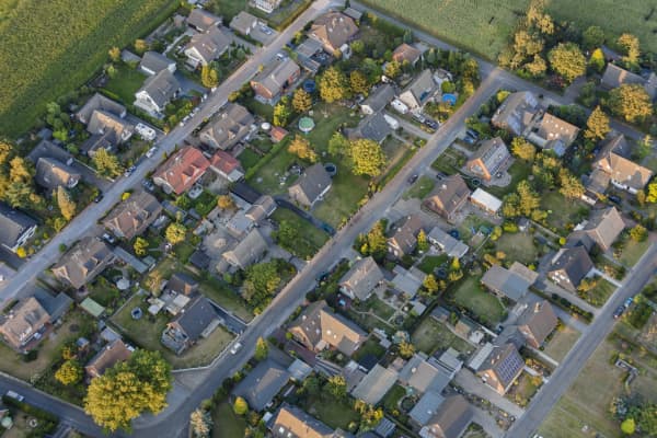 Luftbild einer Einfamilienhaussiedlung