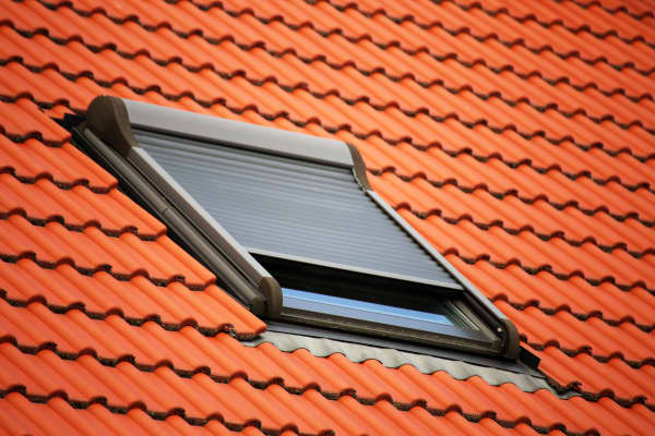 Dachfenster mit Außenrollladen