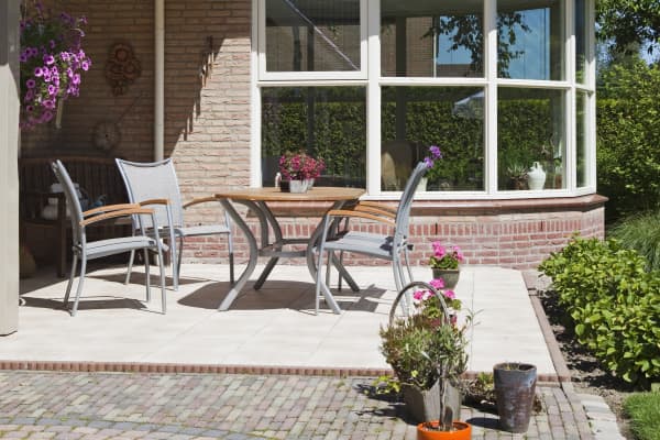 Gemauerter Wintergarten und Terrasse