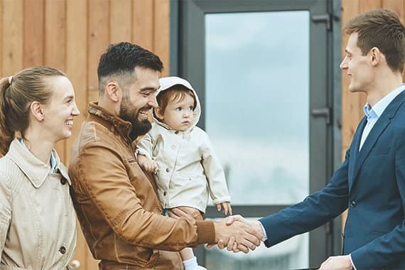 Immobilienmakler erhält Maklerprovision durch erfolgreiche Vermittlung