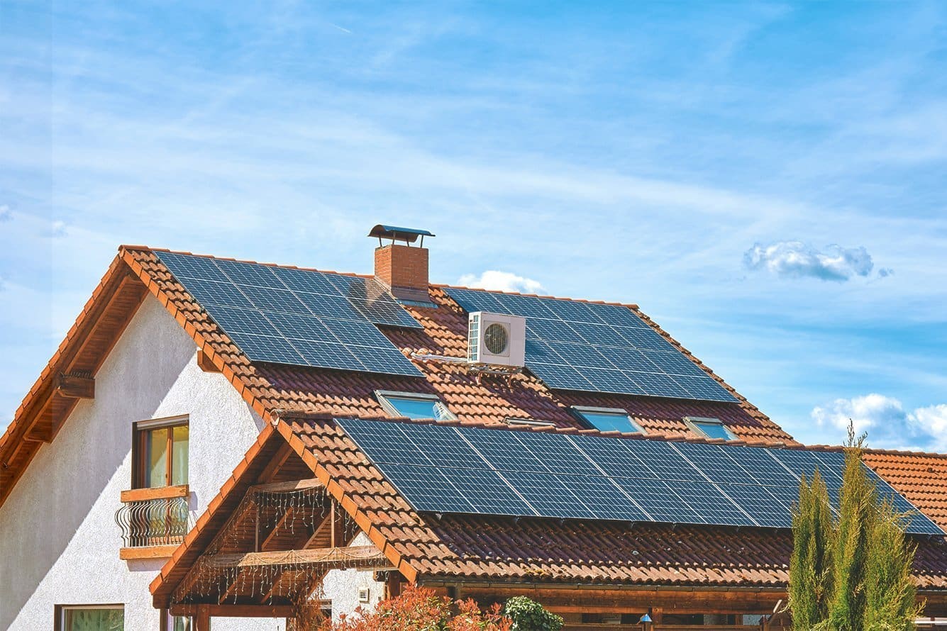 Solardach mit Wärmepumpe für GEG-Vorgabe