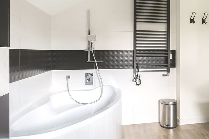 Badezimmerheizung an der Wand