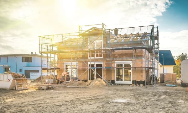 Hausbau mit Gerüst