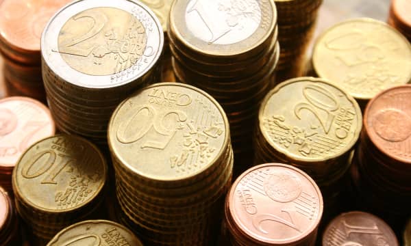 Stapel mit verschiedenen Euromünzen