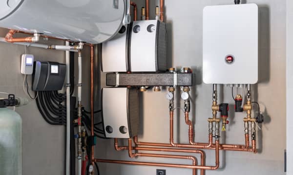 Moderner Heizungskeller von innen