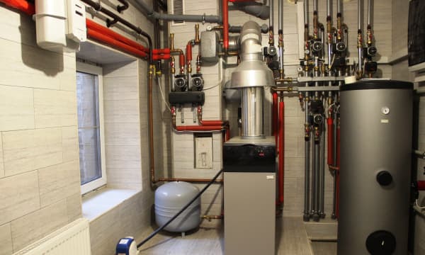 Modern ausgestatteter Heizungskeller