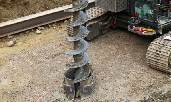 Nahansicht eines Bohrers für die Bohrung einer Erdwärmesonde