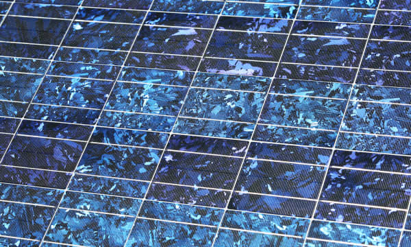 Nahansicht eines Solarmoduls mit Solarzellen