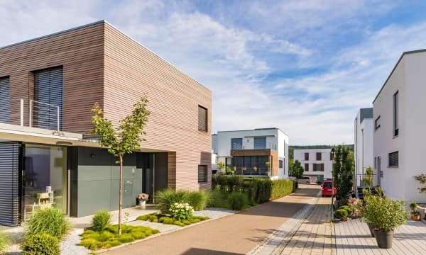 Neubaugebiet mit modernen, energieeffizienten Neubauten