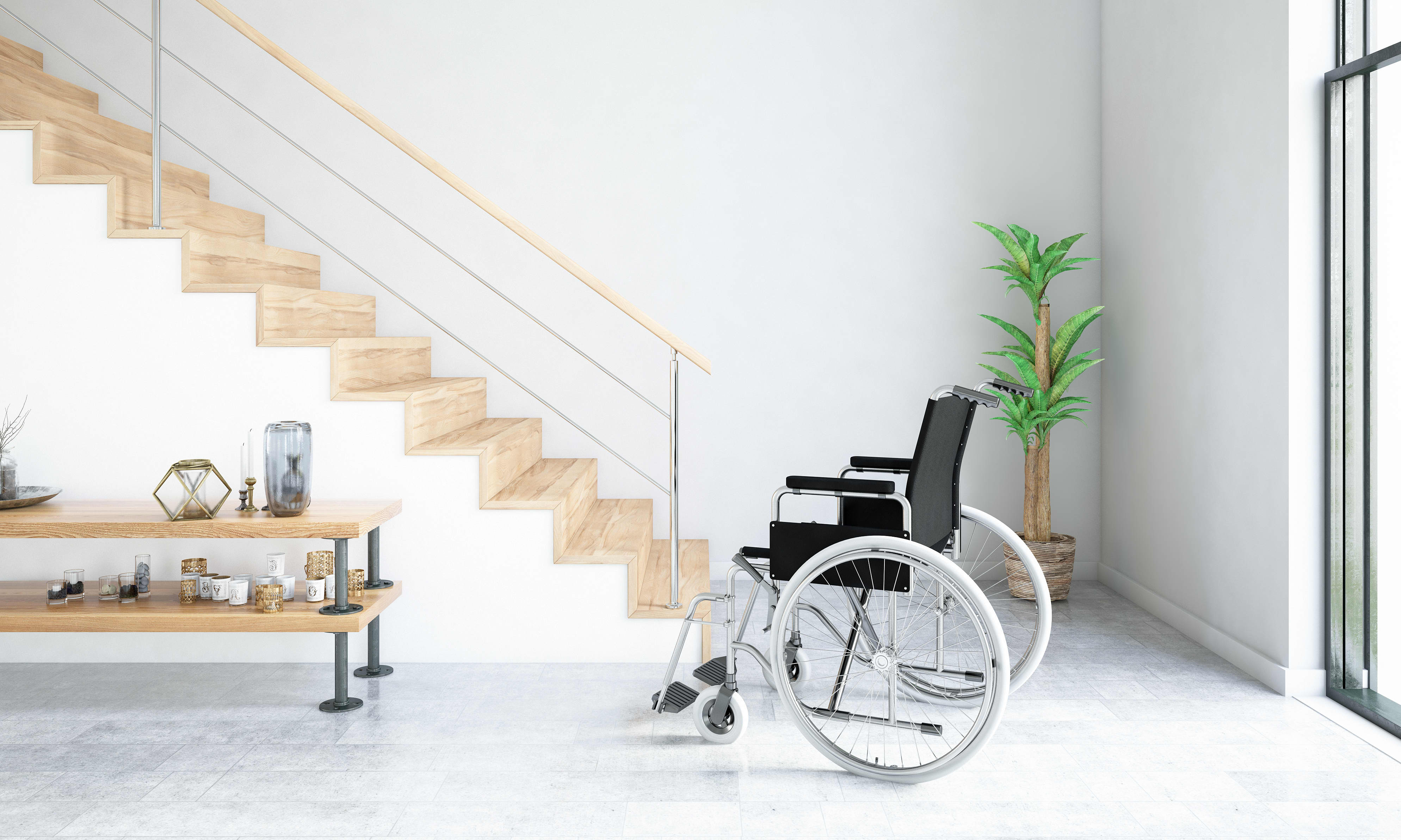 Rollstuhl in hellem, modernem Raum vor einer Treppe mit Holzstufen und bodentiefen Fenstern