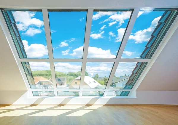 Dachfenster mit Panorama-Blick