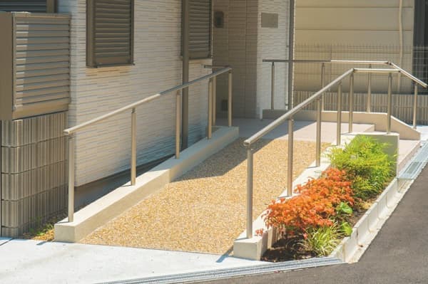 Rampe für altersgerechten Hauseingang