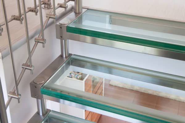 Glastreppe mit Chrom