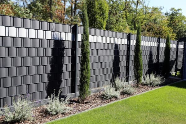 Sichtschutzzaun im Garten