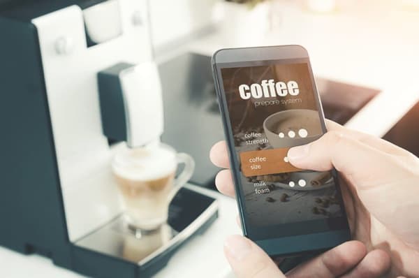 Mit Smart Home lässt sich auch der Kaffee über das Smartphone zubereiten.