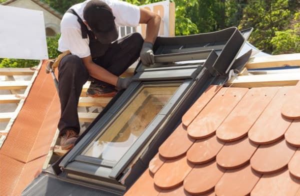 Dachfenstereinbau vom Dachdecker