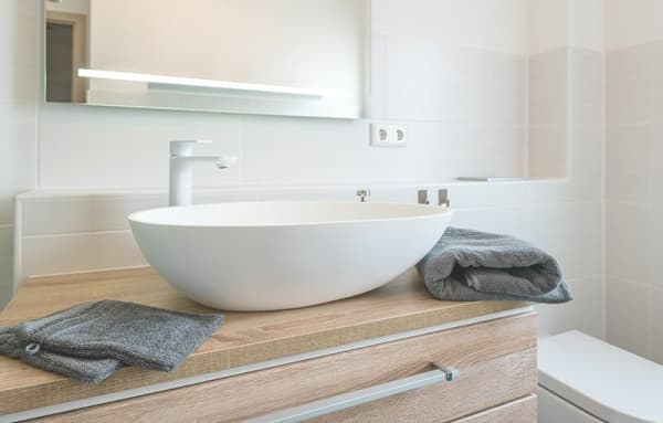 Waschtisch auf dem Unterwaschschrank