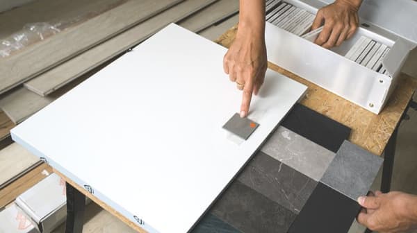 Material wird verglichen