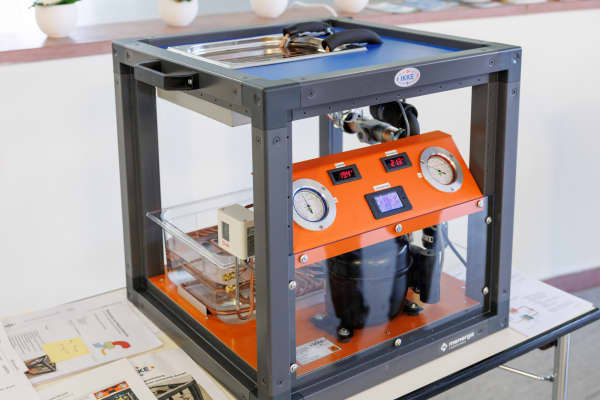 Modell einer gläsernen Wärmepumpe auf dem Wärmepumpen-Infotag im Rahmen der Woche der Wärmepumpe