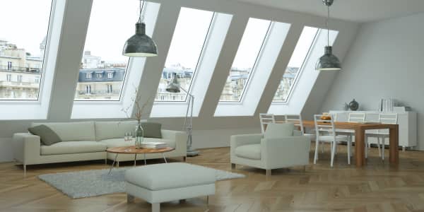 Wohnzimmer mit großzügigen Panorama Dachfenstern