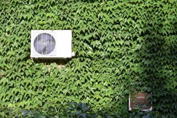 Klimaanlage im Garten verstecken