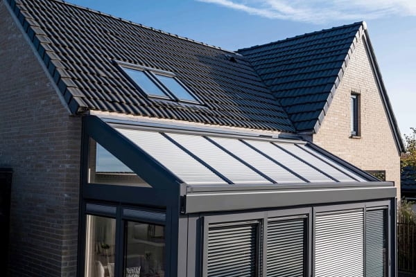 Rollladen an einem Wintergarten