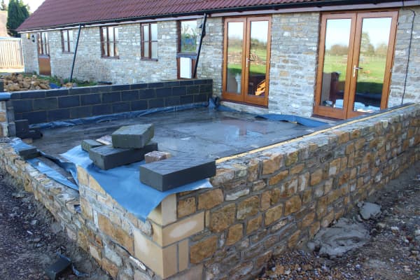 Sockel eines Wintergartens in der Bauphase.