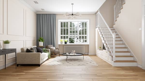 Helles Wohnzimmer mit Sprossenfenster und moderner Einrichtung